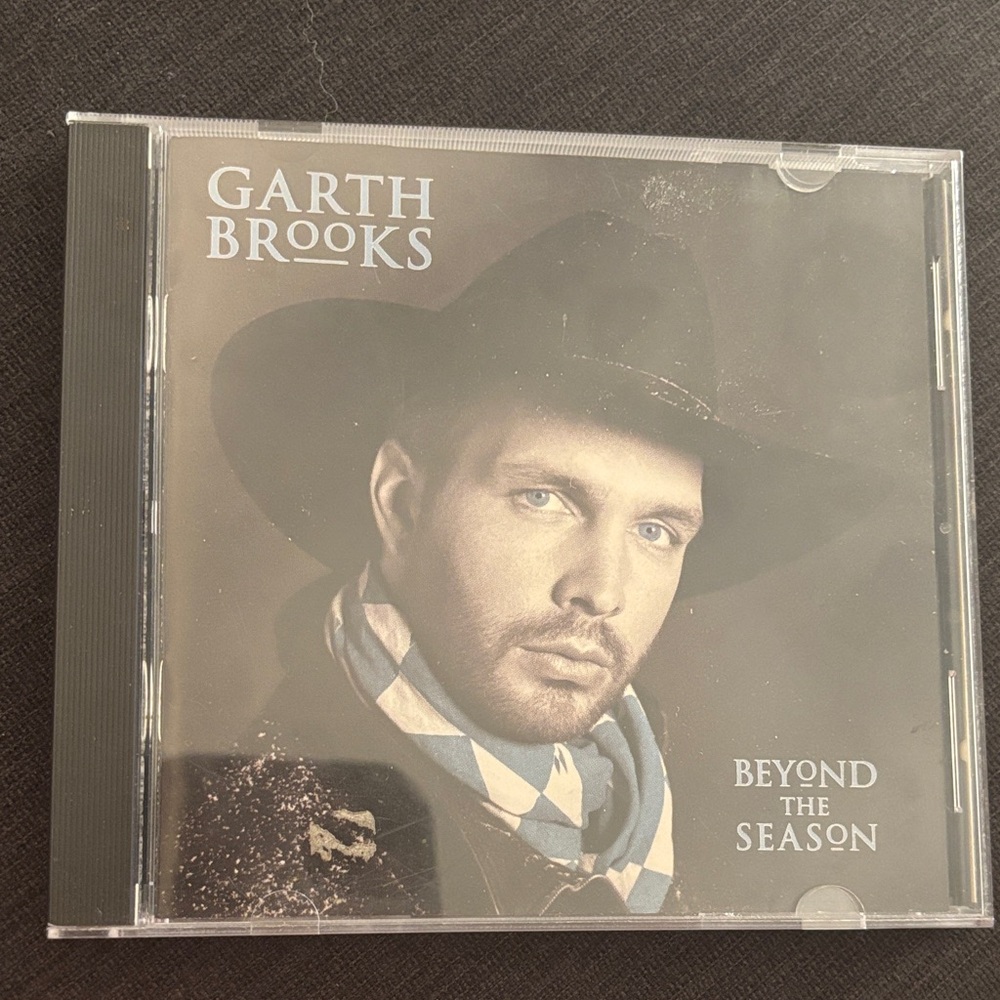 Garth Brooks Beyond the Season CD